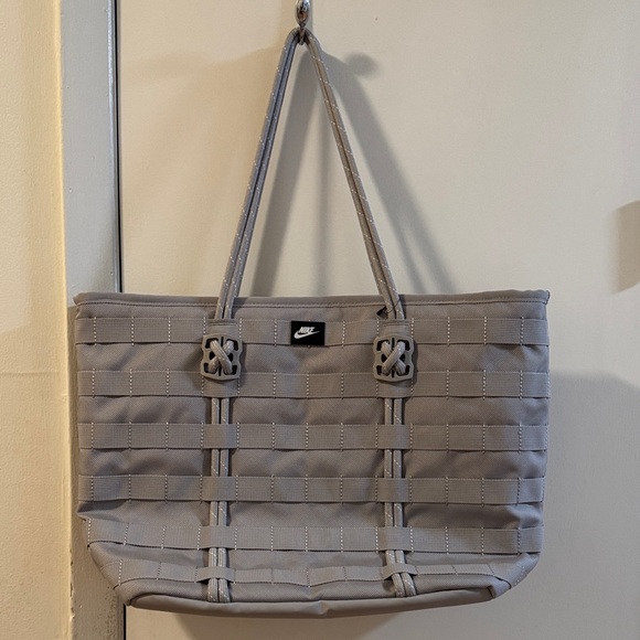 Nike RPM (26L) Gray Tote Bag (used once, like new) - Picture 4 of 9